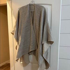 Elegant Beige Women's Poncho